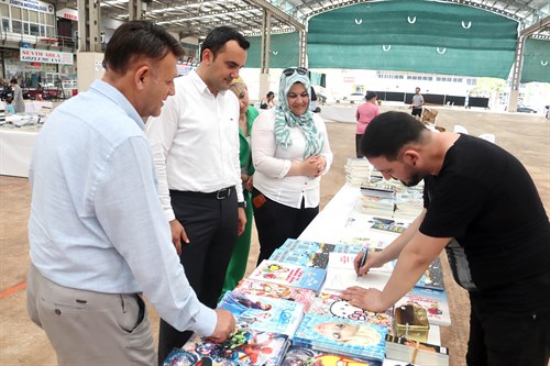 Kaymakamımız Musa Kazım ÇELİK, Kitap Fuarını Ziyaret Etti