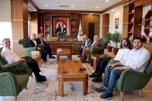 Şair, Yazar Prof. Dr. Nurullah GENÇ, Kaymakamımız Musa Kazım ÇELİK’i Makamında Ziyaret Etti